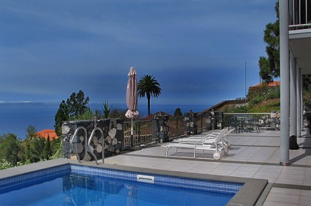 La Palma holiday home in Tijarafe with heated pool, sauna and Atlantic views - Villa Buena Vista