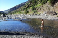 caldera-de-taburiente-con-agua-barranco-fondo