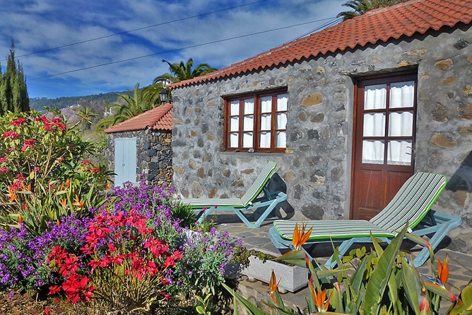 Vacaciones en La Palma - casa de campo privada con vistas al mar