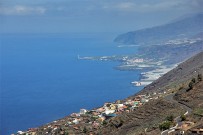centro-de-visitantes-volcan-san-antonio-vulkan-fuencaliente-blick-nach-los-llanos-faro-bombilla