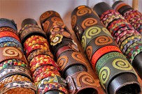 deliarte-delia-schulz-manos-arriba-leder-werkstatt-el-paso-la-palma-armbaender