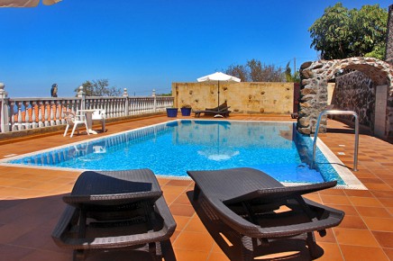 Holiday homes in northwest La Palma, Canary Islands - Finca with pool for rent - Casa Juli