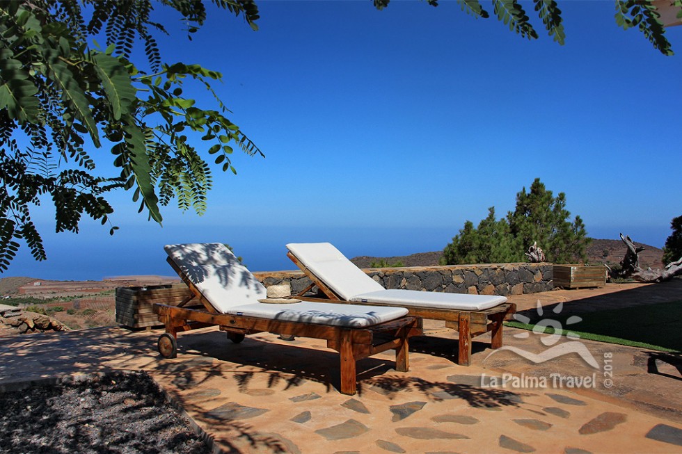 Private holiday home on La Palma with sea view in secluded location for rent - Casita del Horizonte in Puntagorda