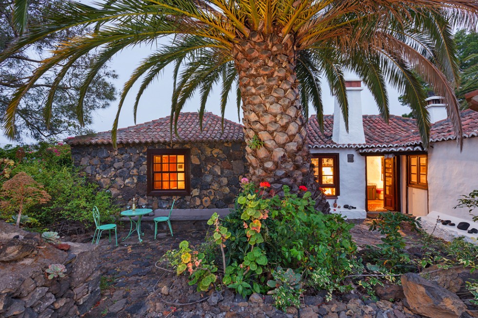 Ferienhaus und Kanarische Palme, Garten von Casa Las Tortugas