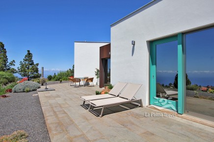 Holiday home in secluded location in the west with sea view- Villa Horizonte, La Palma