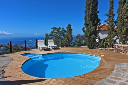 Detached, private holiday home with pool on La Palma, Canary Islands