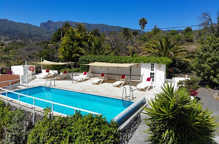 Villa de Las Estrellas - La Palma holiday home with sea views and pool