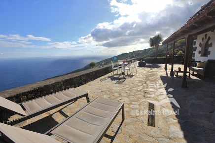 Große Terrasse mit schönem Meerblick vom La Palma Ferienhaus Villa Los Torres II